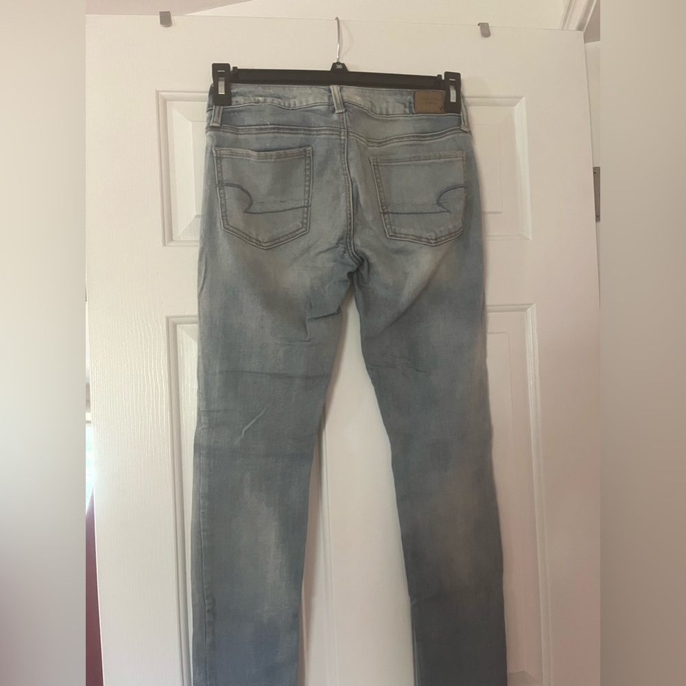 AE Distressed Light Blue Jeans - Picture 4 of 9